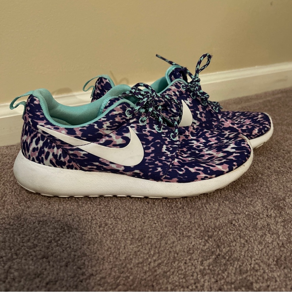 Nike Roshe Run Print  599432-511 Light Magenta/White Women's Running Shoes 7.5
